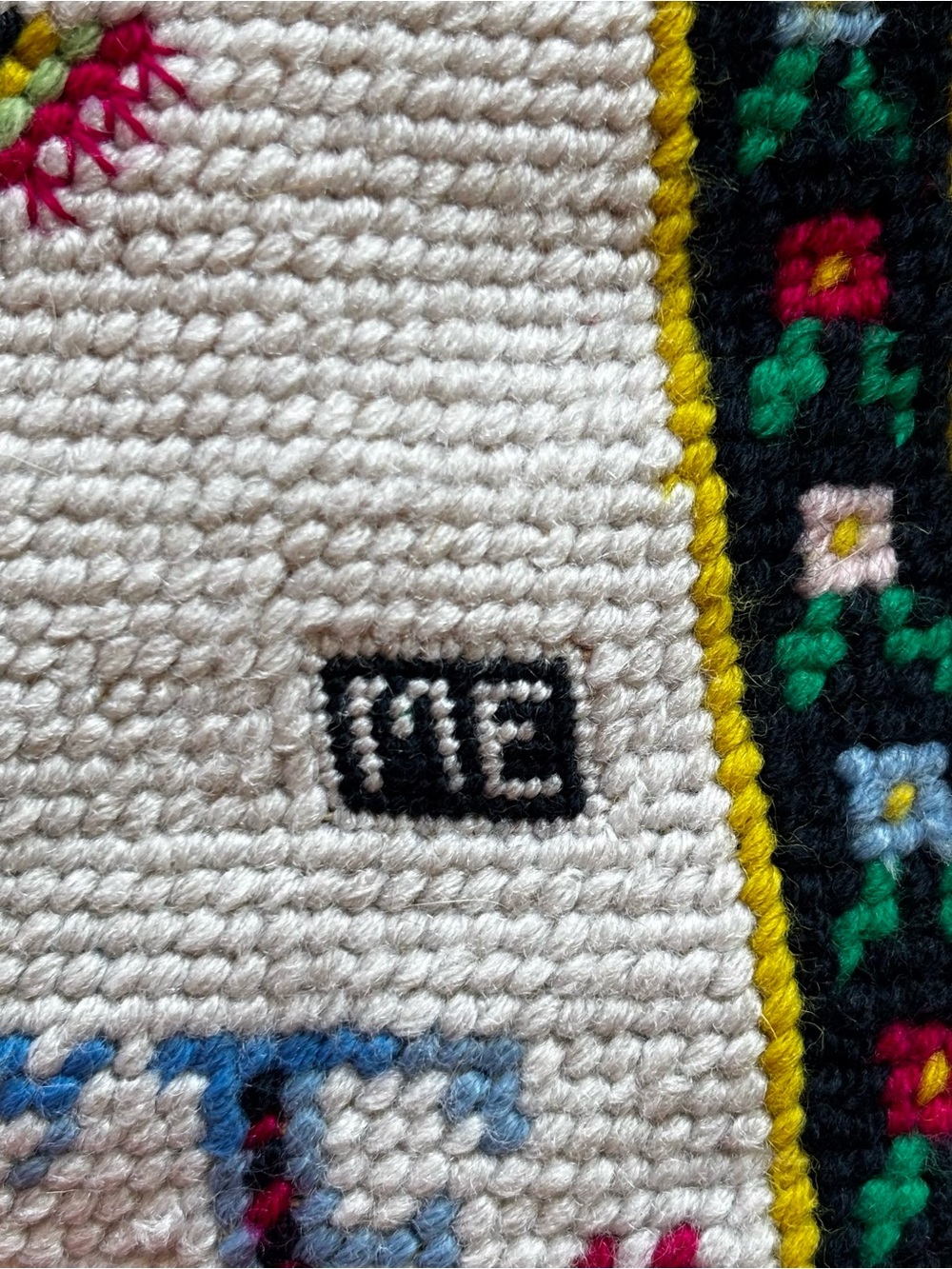Needlepoint Mary Engelbreit Peace Christmas Pillow vintage 🎄🕊️ - Picture 5 of 9